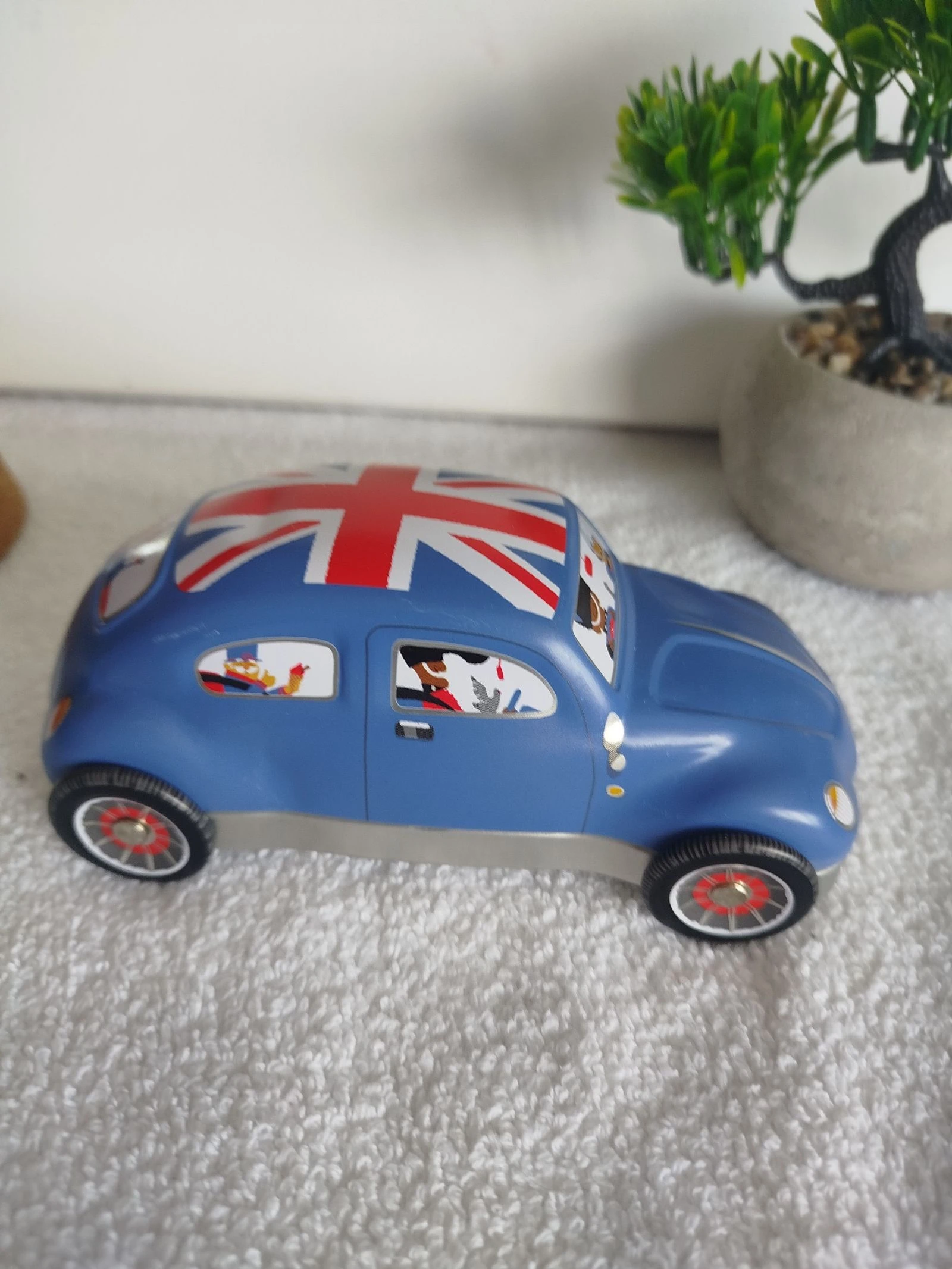 Caja metálica Volkswagen Reino Unido – photo 4